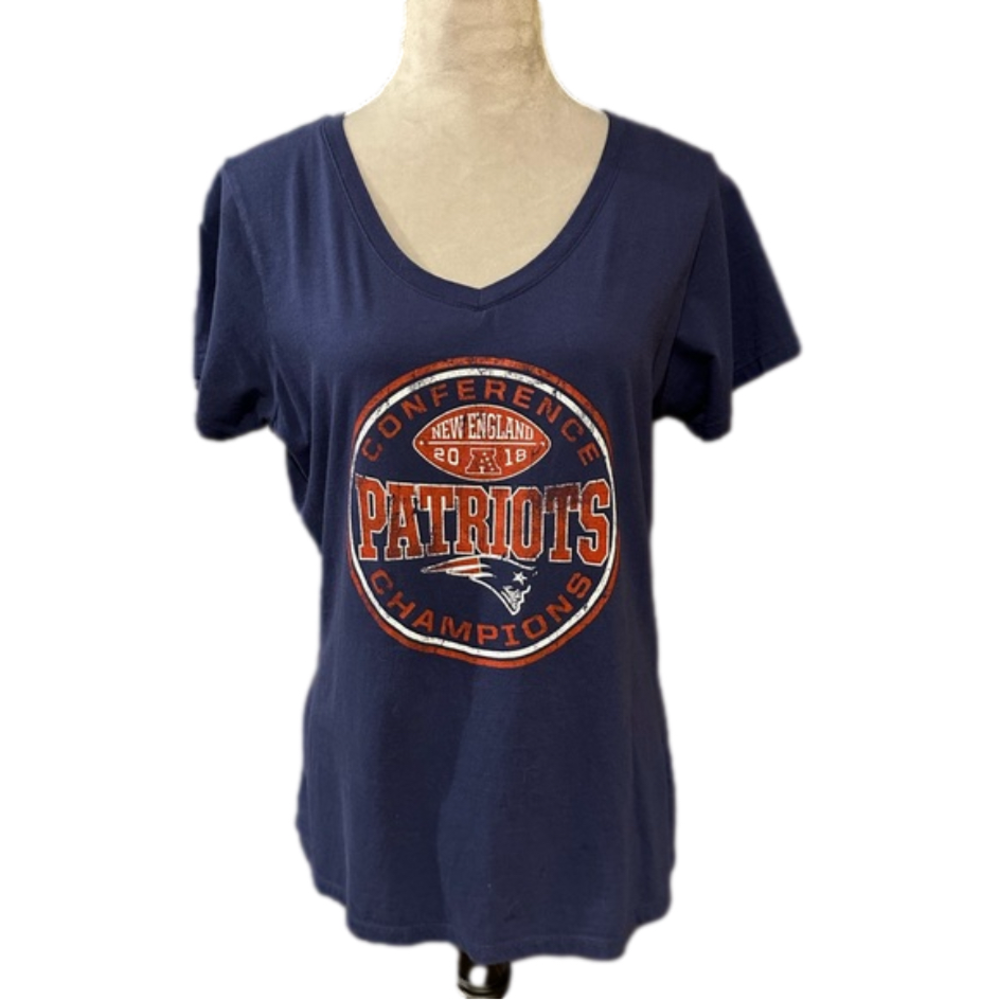 New England Patriots Women's V-Neck T-Shirt, Large